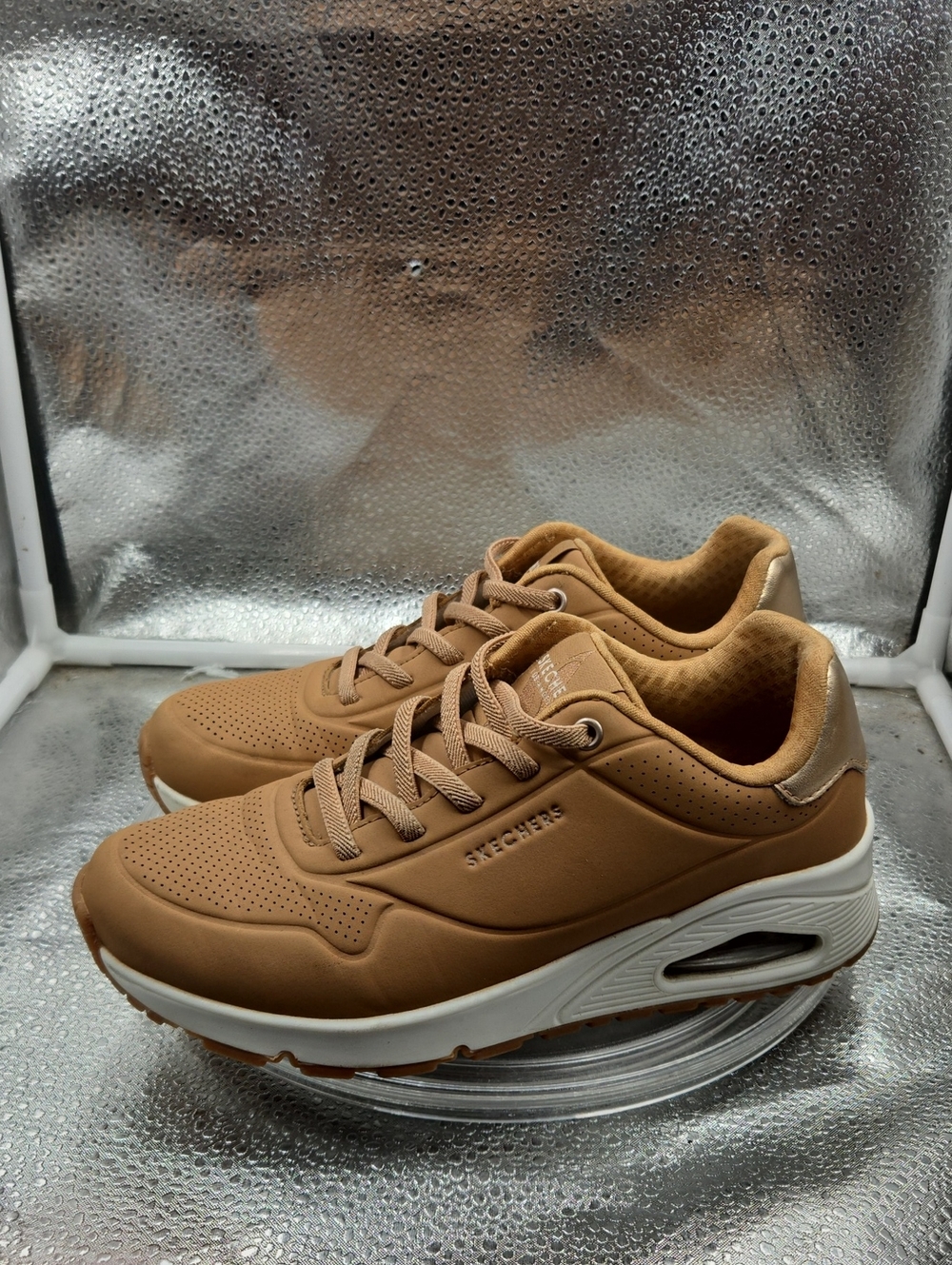 D1 Tan and white sketchers size.6.5 - Picture 1 of 3